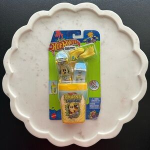 Hot Wheels Skate ~ Banana Licious Skate Set